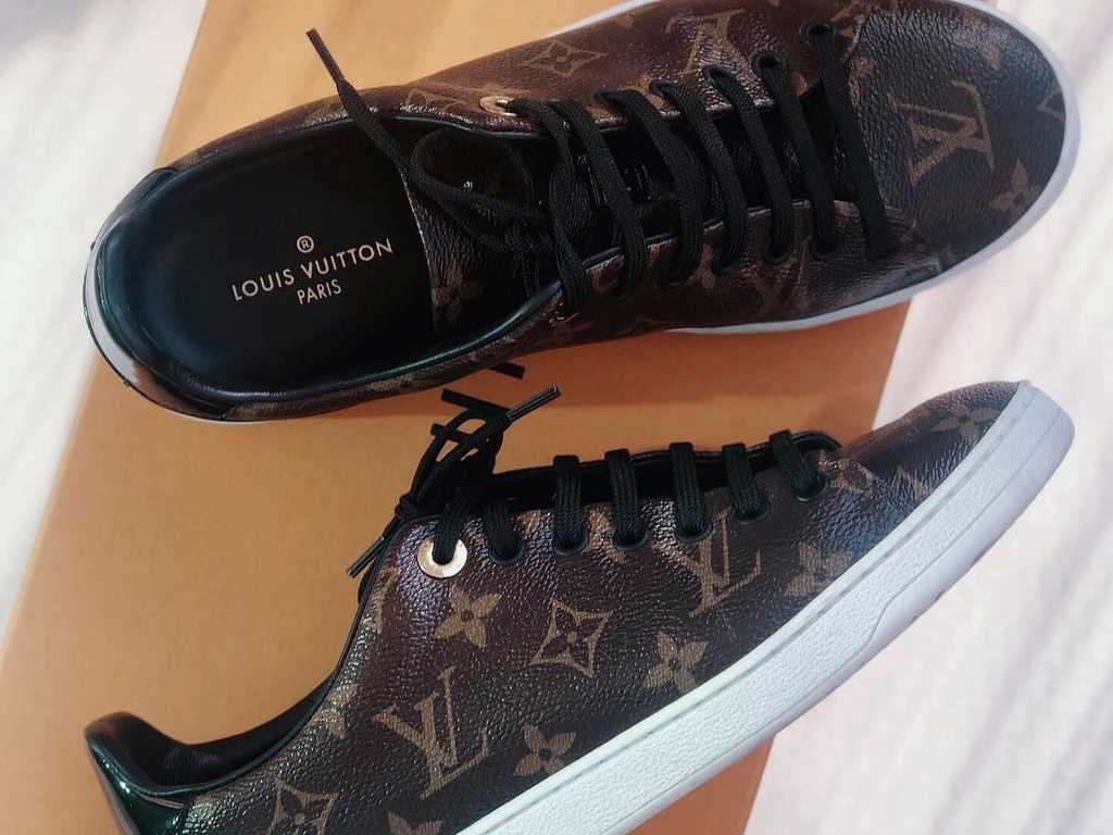 Foto de um dos modelos de tênis masculinos da Louis Vuitton na Super Sale dos Pais.