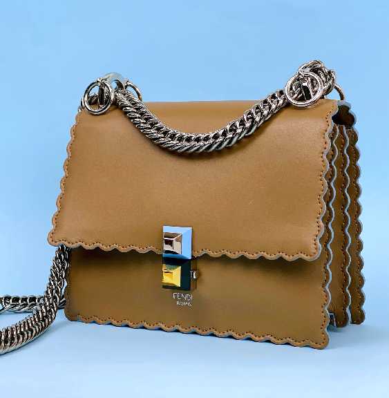 Foto de uma das mini bags fendi modelo Kan I.