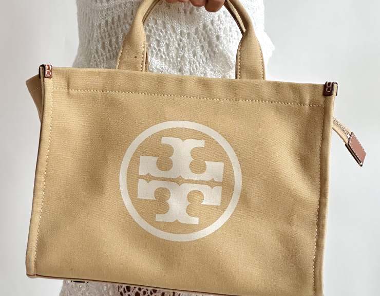 Foto de Bolsa Tory Burch Lee Radziwill, um dos modelos mais sofisticados da marca americana.