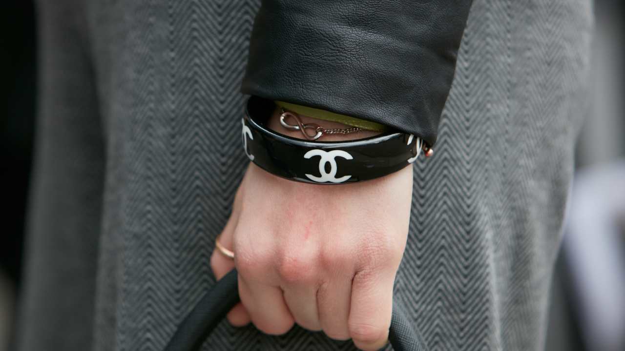 Quanto custa acessório da chanel mais barato atualmente em 2025, o item da marcca de luxo mais acessivel hoje.