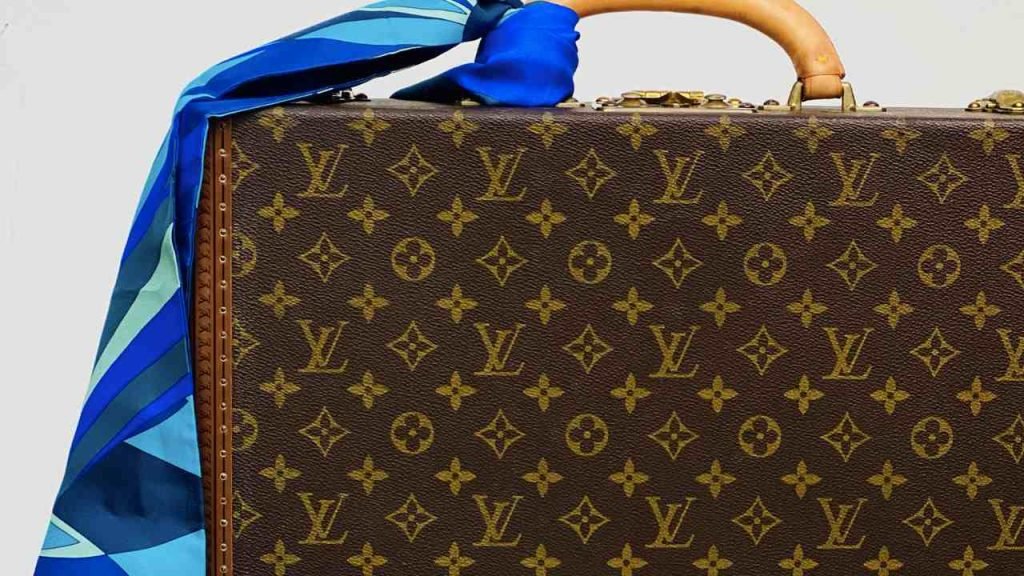 A exposição Louis Vuitton Art Déco reúne mais de 300 peças históricas e contemporâneas no LV Dream, no coração de Paris.