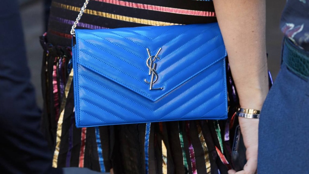 Tudo sobre o Desfile da Saint Laurent Verão 2026 na Paris fashion Week.