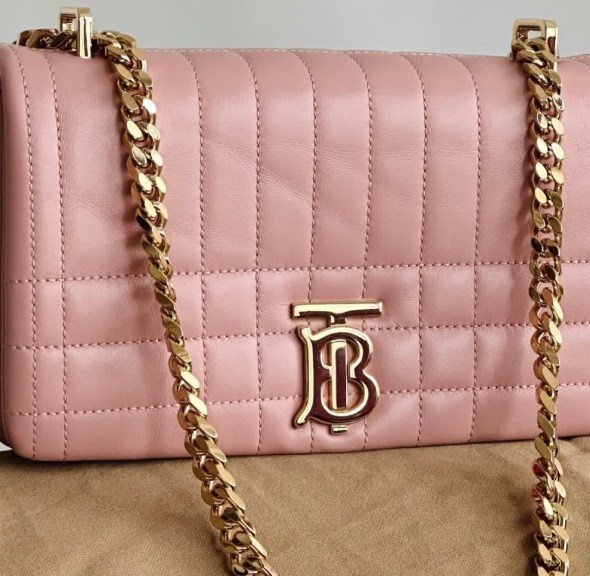 Foto de Bolsa Burberry para presentear no Natal: modelo famoso e desejado: Lola.