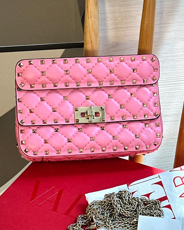 Bolsa Valentino Rockstud. Clique na imagem e confira mais modelos da marca!
