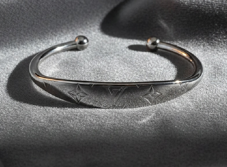 Foto de Pulseira de Luxo da Louis Vuitton na Cyber Week.
