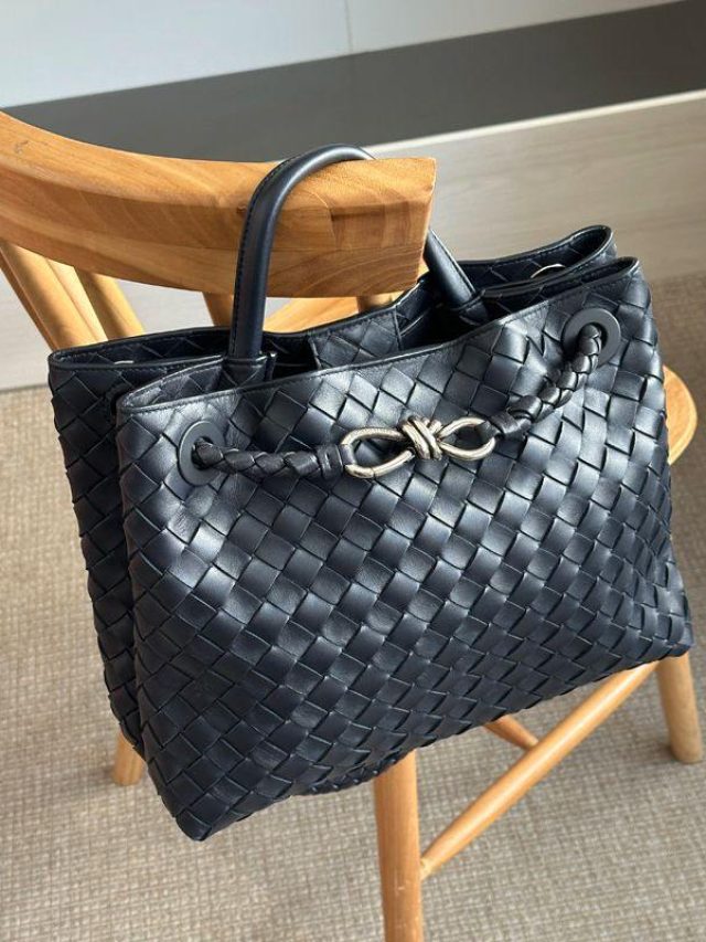 botttega-veneta-na-summer-sale-bolsas-que-sao-classicas-e-elegantes
