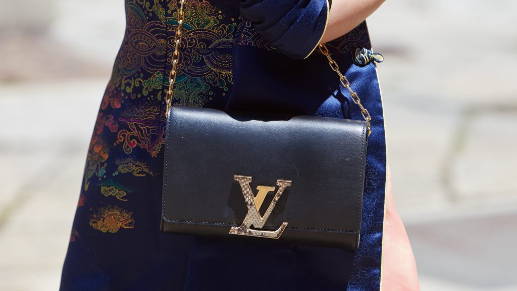 Louis Vuitton no Critics Choice Awards 2026 foi a marca mais usada: saiba quais foram as celebridades mais bem vestidas com looks LV.