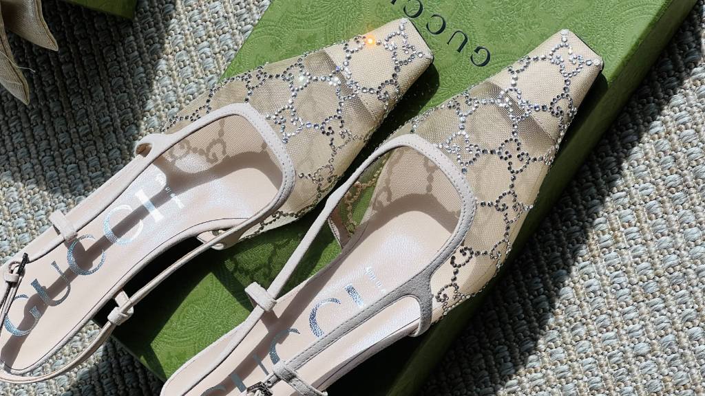 Descubra uma seleção de sapatos gucci femininos elegantes: modelos de salto alto, médio e baixo para ocasiões formais.