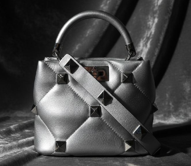 Foto de uma das bolsas clássicas e eternas da Maison Valentino.