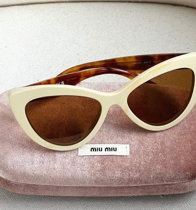 Foto de Óculos de Sol Feminino  Miu Miu.