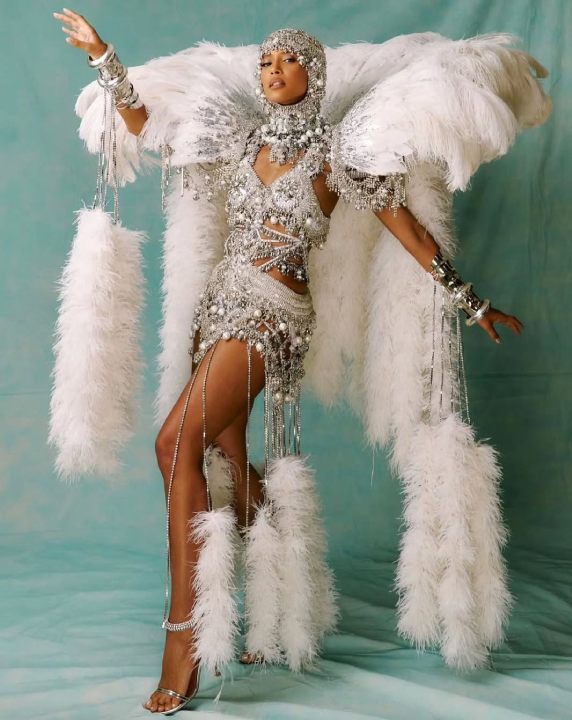 Foto de Taís Araújo no Baile Vogue de Carnaval 2026.