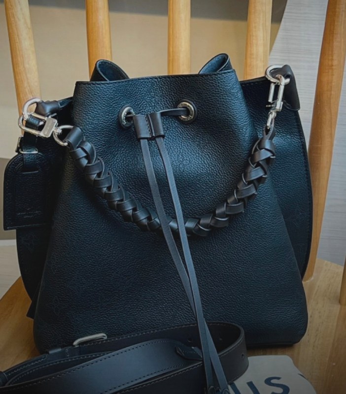 Foto da Bolsa Bucket Louis Vuitton Muria Mahina Monogram.