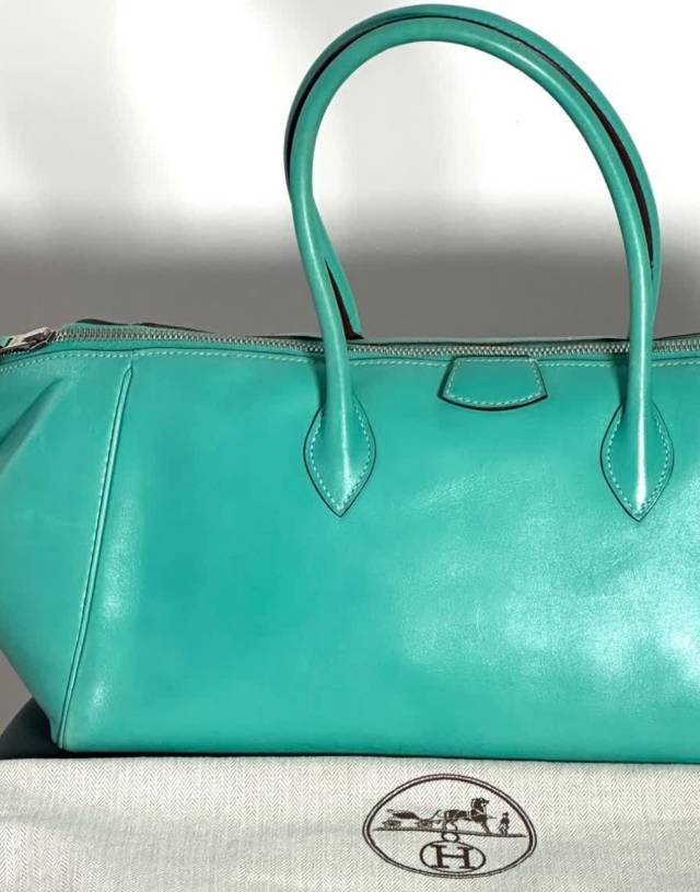 Foto de uma das bolsas coloridas d Hermès: modelo Paris Bombay,
