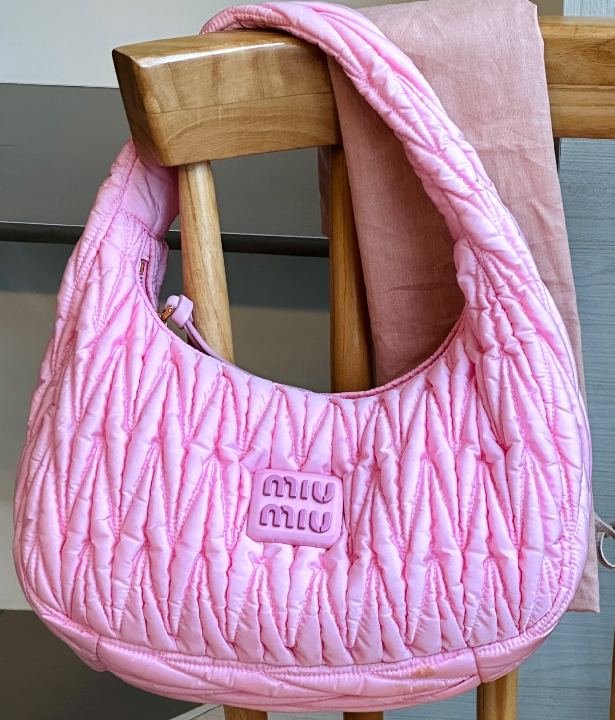 Foto de uma das cool bags da miu miu para valentine's day: modelo Wander.