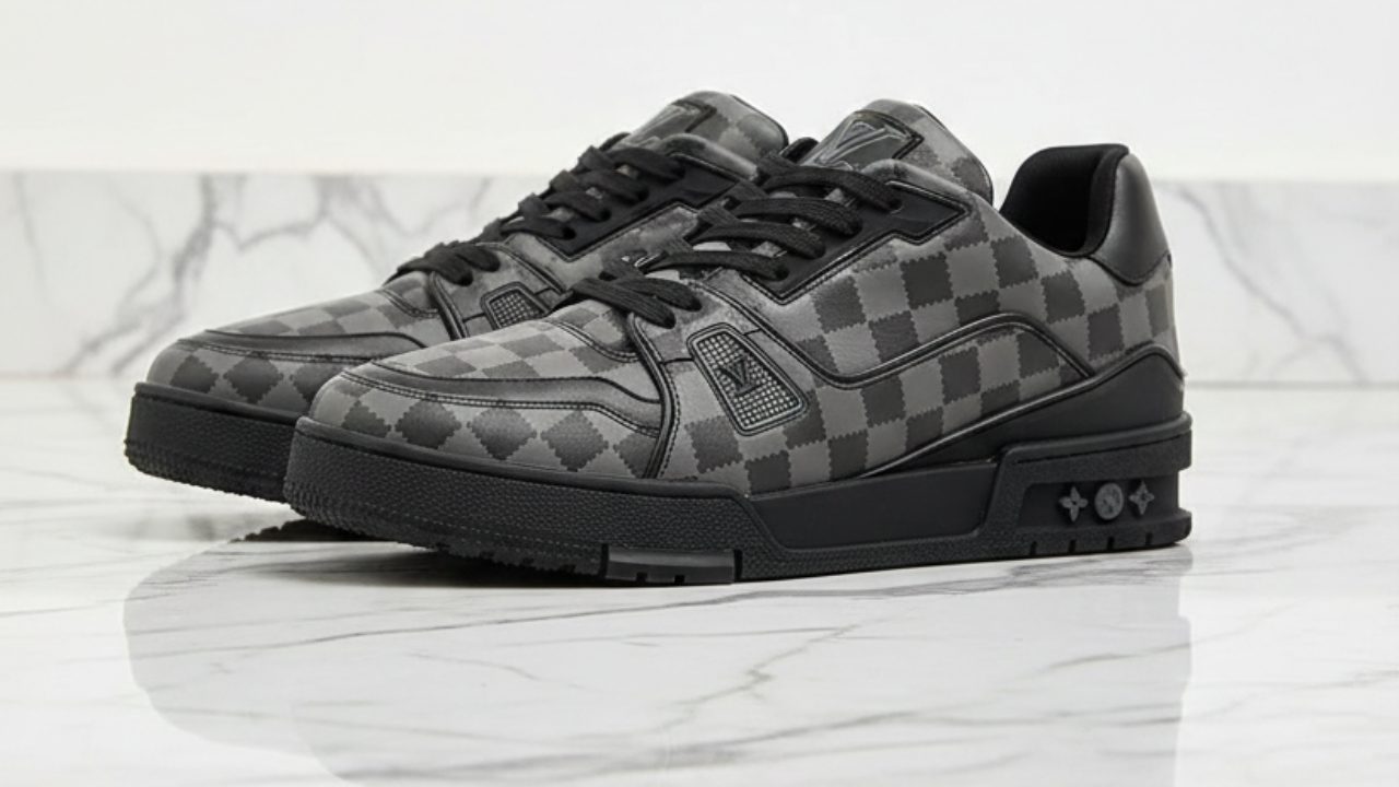 Foto de Tênis Masculino Louis Vuitton Trainer Damier.