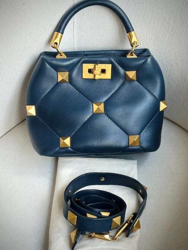 as-tote-bags-mais-elegantes-do-mundo-da-moda-valentino-roman-stud