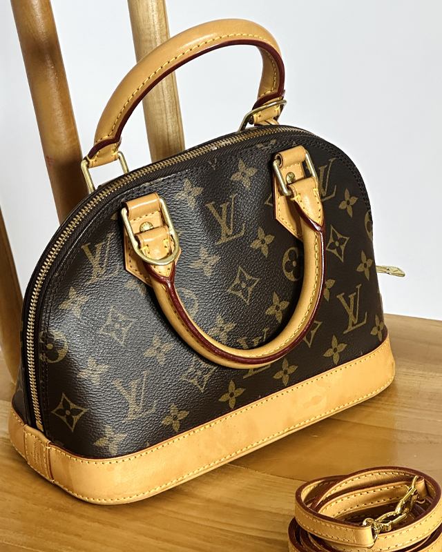 Bolsa Louis Vuitton Alma. Clique na imagem e confira mais modelos da marca!