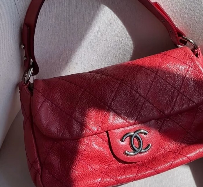 Foto de Bolsa Tote Chanel On The Road Flap Vermelha.