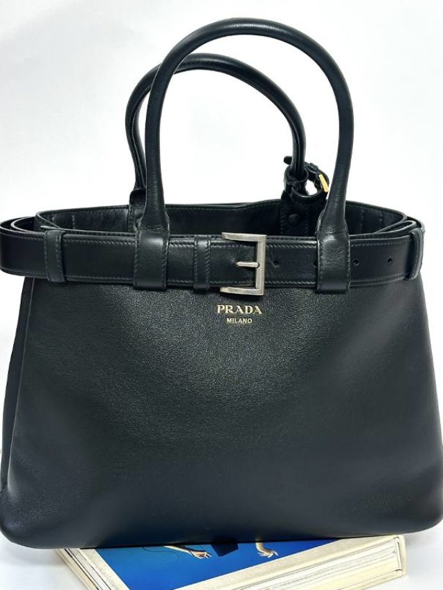 Bolsa Prada Buckle. Clique na imagem e confira mais modelos da marca!