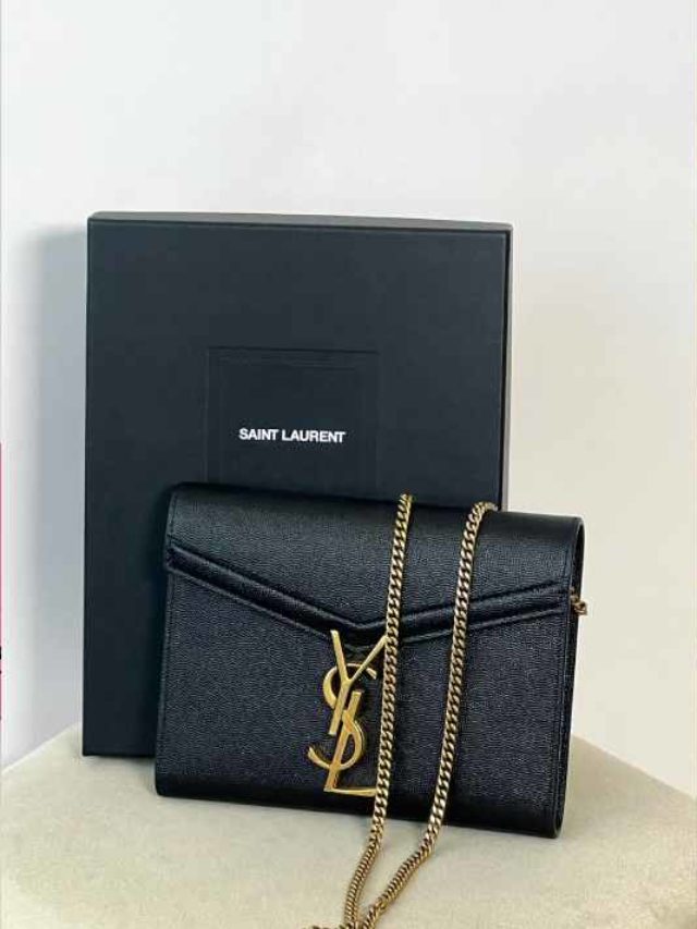 saint/laurent/grandes-investimentos-para-seu-closet