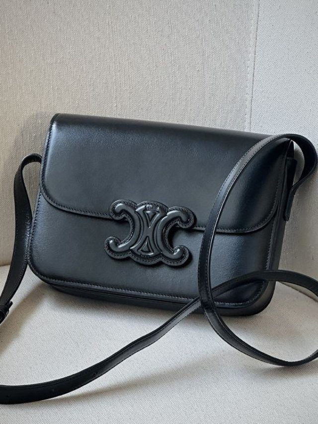 Bolsa Celine Triomphe. Clique na imagem e confira mais modelos da marca!