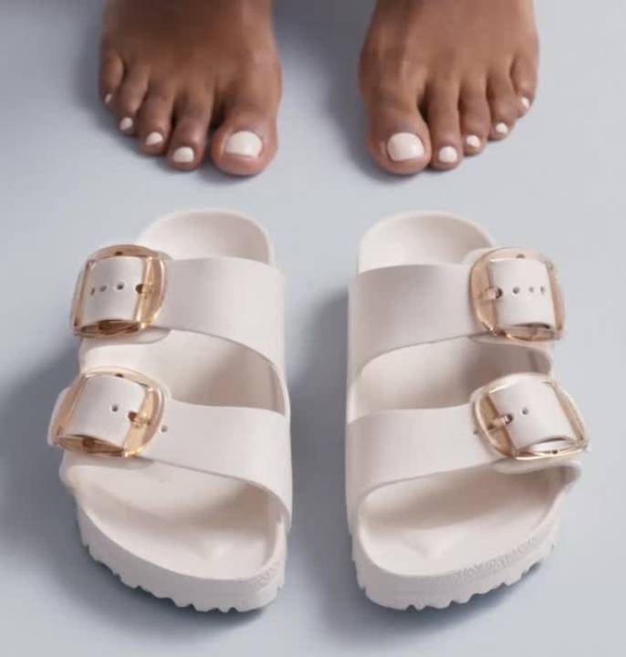 Foto dos primeiros esmaltes Birkenstock.