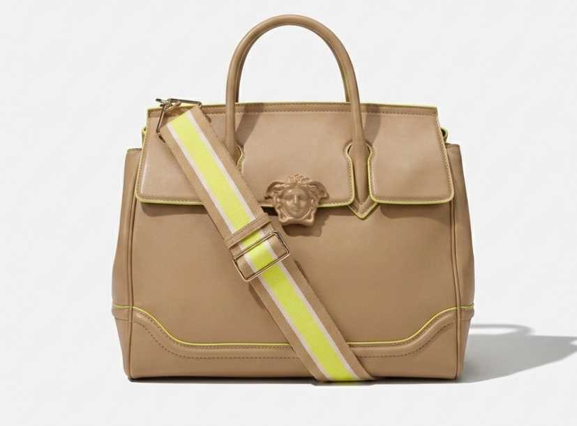 Foto da Bolsa Versace Palazzo Empire original em couro estruturado com Medusa metálica dourada.