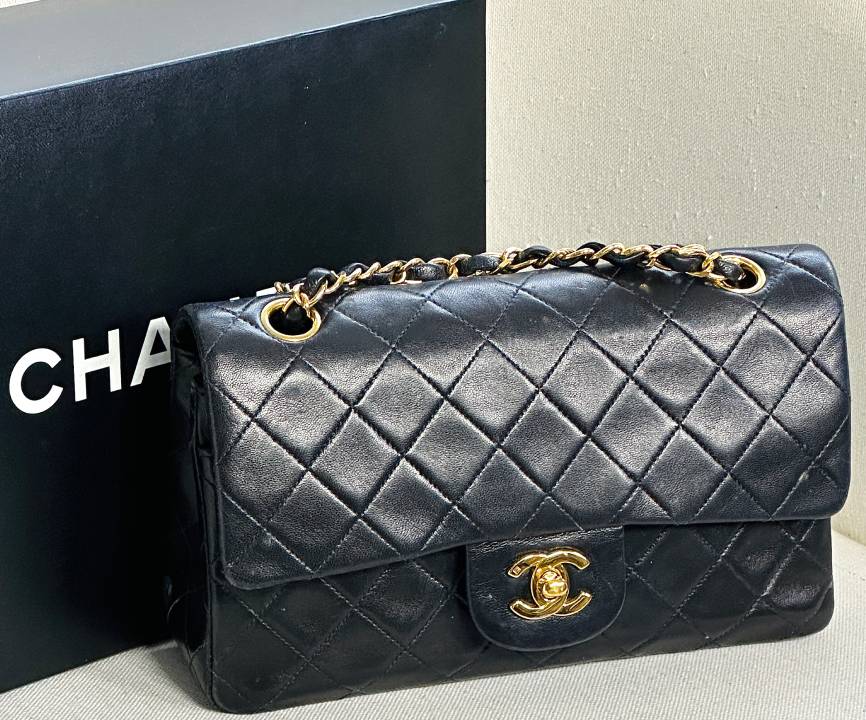 Foto de uma das bolsas de luxo pre-loved mais buscadas em 2026; Chanel Double Flap.