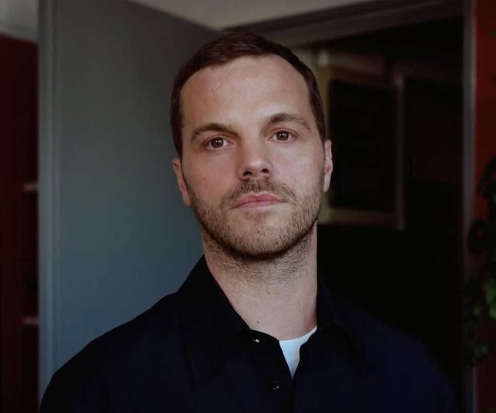 Foto de Matthieu Blazy, atual diretor criativo da Chanel.