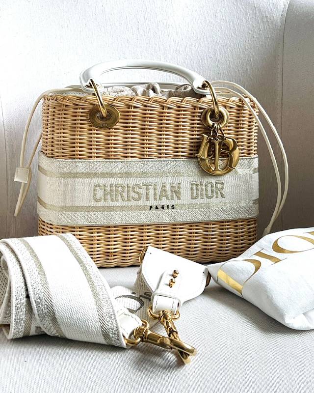 Bolsa Lady Dior. Clique na imagem e confira mais modelos da marca!