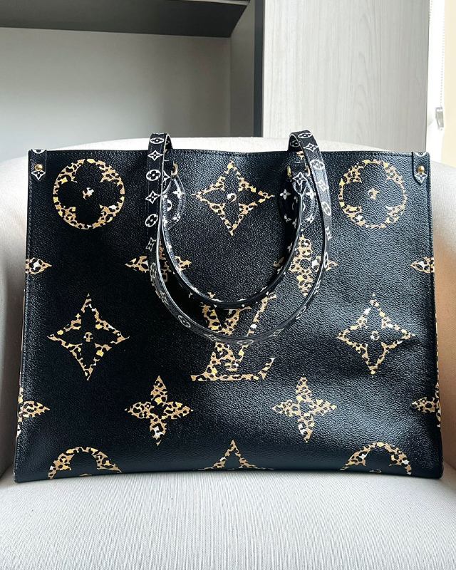 Bolsa Louis Vuitton OnTheGo. Clique na imagem e confira mais modelos da marca!