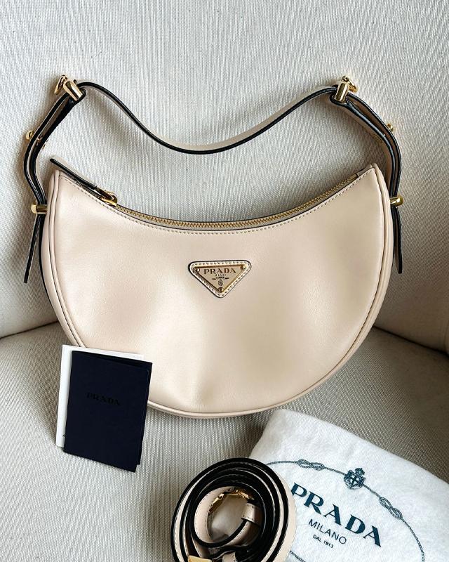 Bolsa Prada Arqué. Clique na imagem e confira mais modelos da marca!