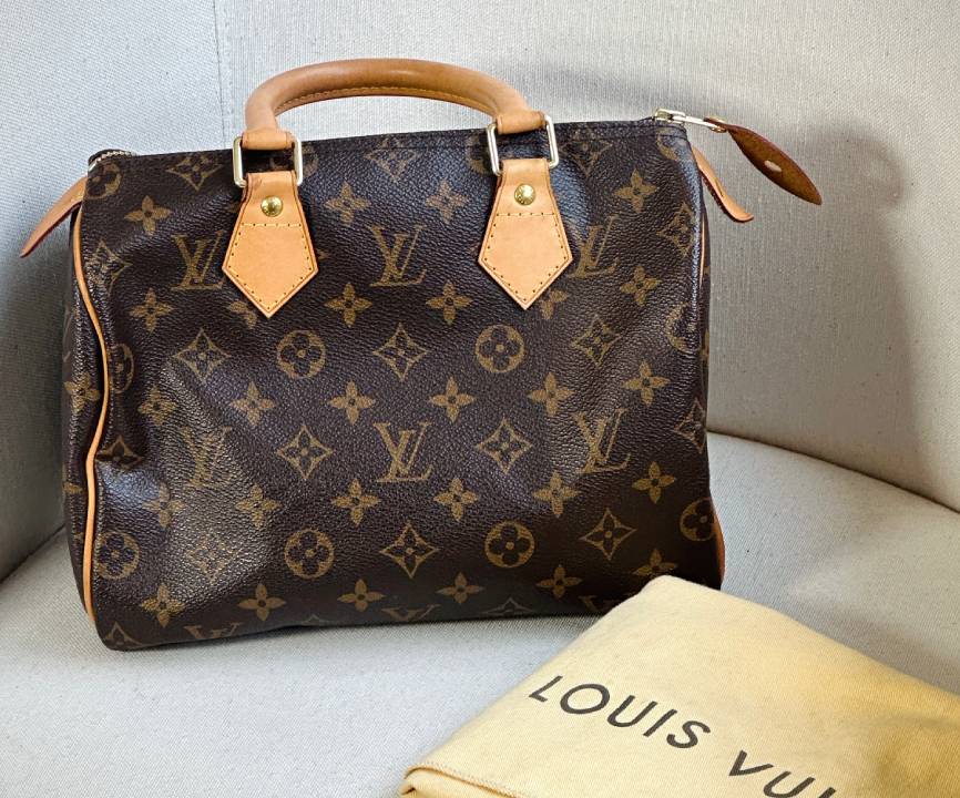 Foto de uma das bolsas de luxo pre-loved mais fáceis de revender em 2026: LV Speedy.