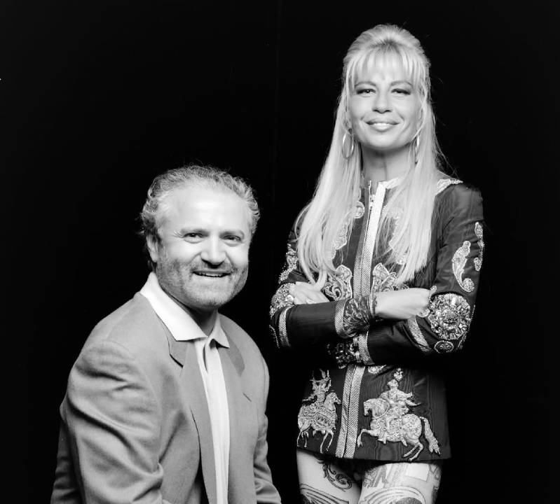 Foto de Donatella Versace, diretora criativa e irmã de Gianni Versace.