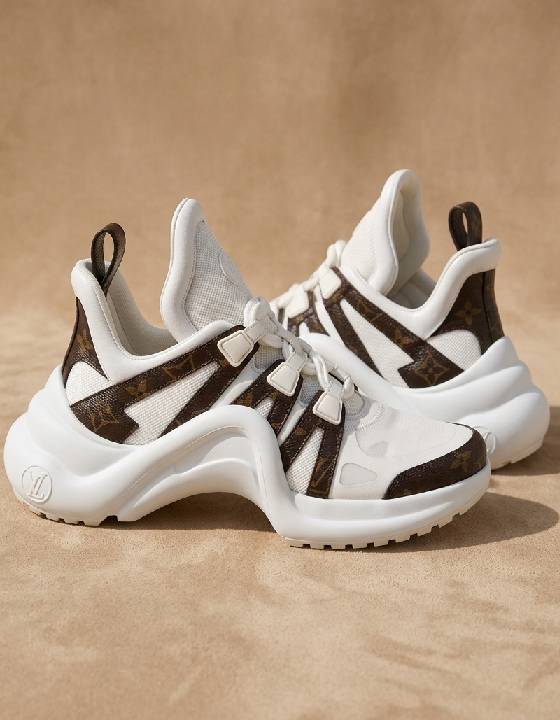 Foto de um dos tênis louis vuitton femininos mais desejados no dia das mães: LV Archlight.