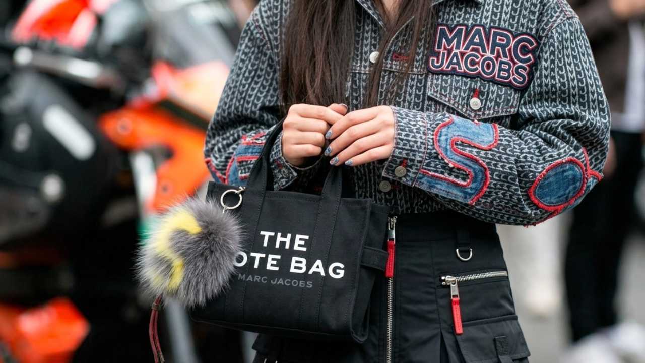 Venda da LVMH da Marc Jacobs para a WHP Global: entenda o impacto no mercado de luxo, a estratégia do grupo e o legado de Marc.