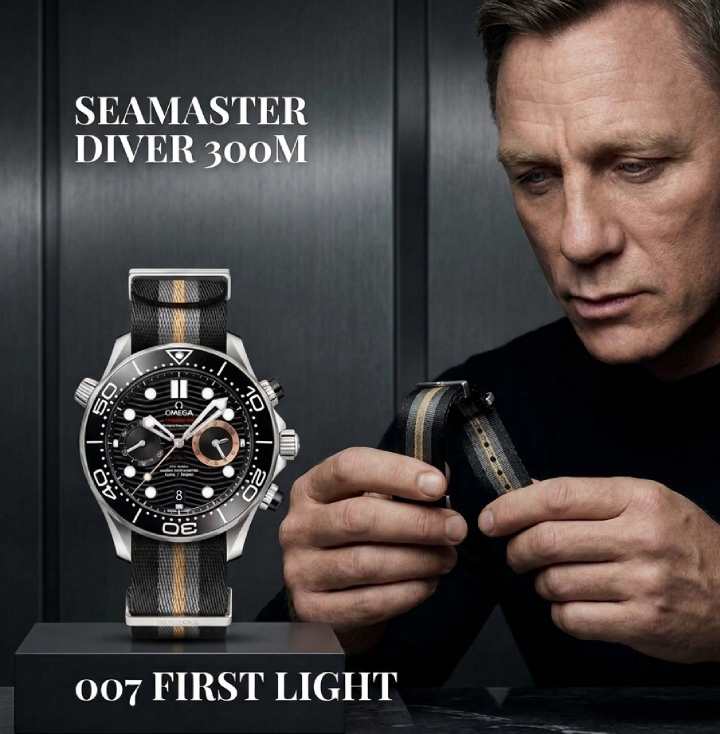 Daniel Craig com relógio Omega Seamaster Diver 300M 007 Edition First Light no filme James Bond.