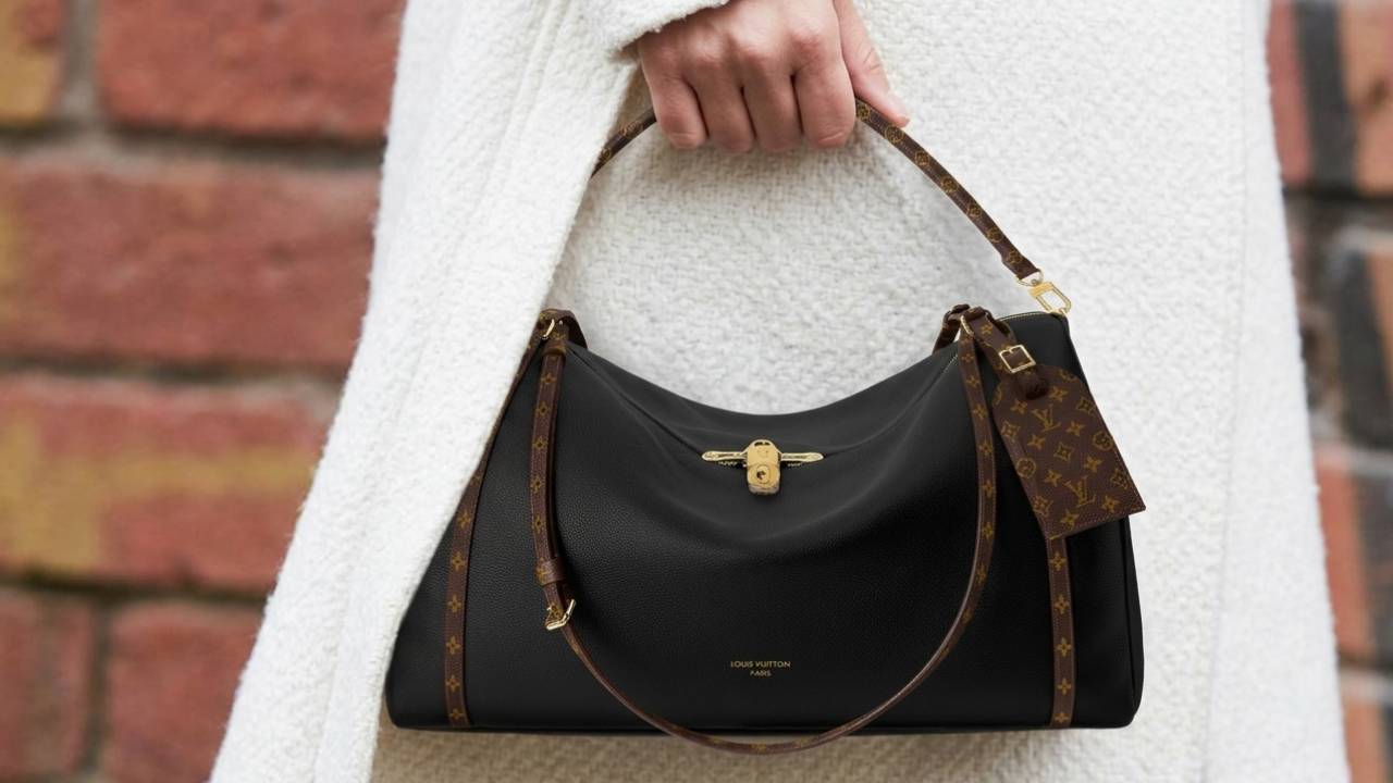 Alysa Liu é a nova embaixadora da Louis Vuitton em 2026. Entenda por que a escolha da campeã olímpica reflete o novo momento da marca.