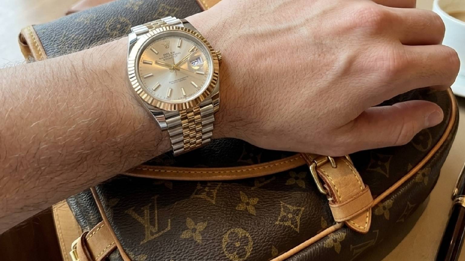 Rolex atualiza o Datejust 2026 em silêncio: novos numerais, mostrador verde ombré e mudanças que redefinem o relógio clássico.