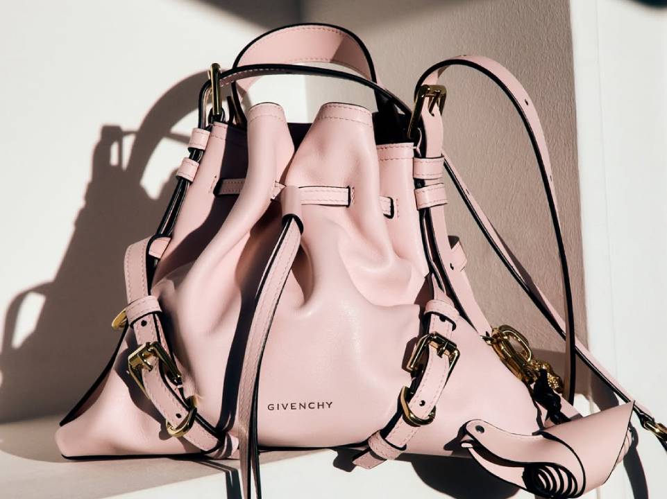 Foto da bolsa givenchy por sarah burton.
