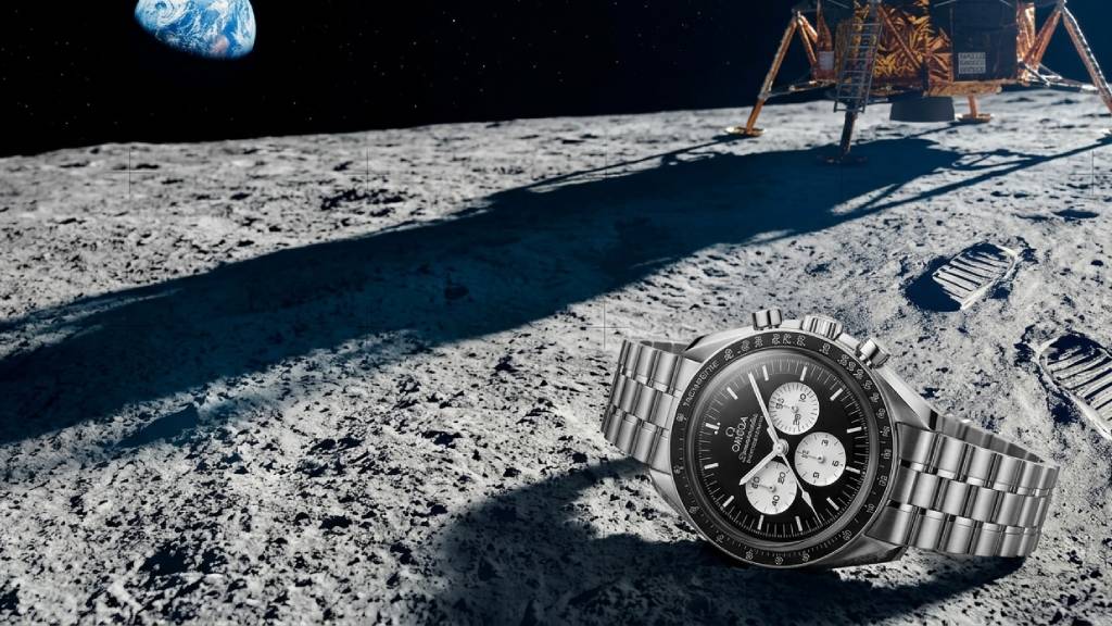 relógio de luxo na lua.