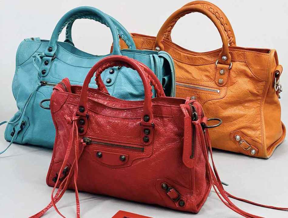 Cores e tamanhos da bolsa balenciaga city.