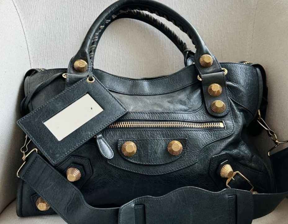 Balenciaga city vintage em brechó de luxo online.