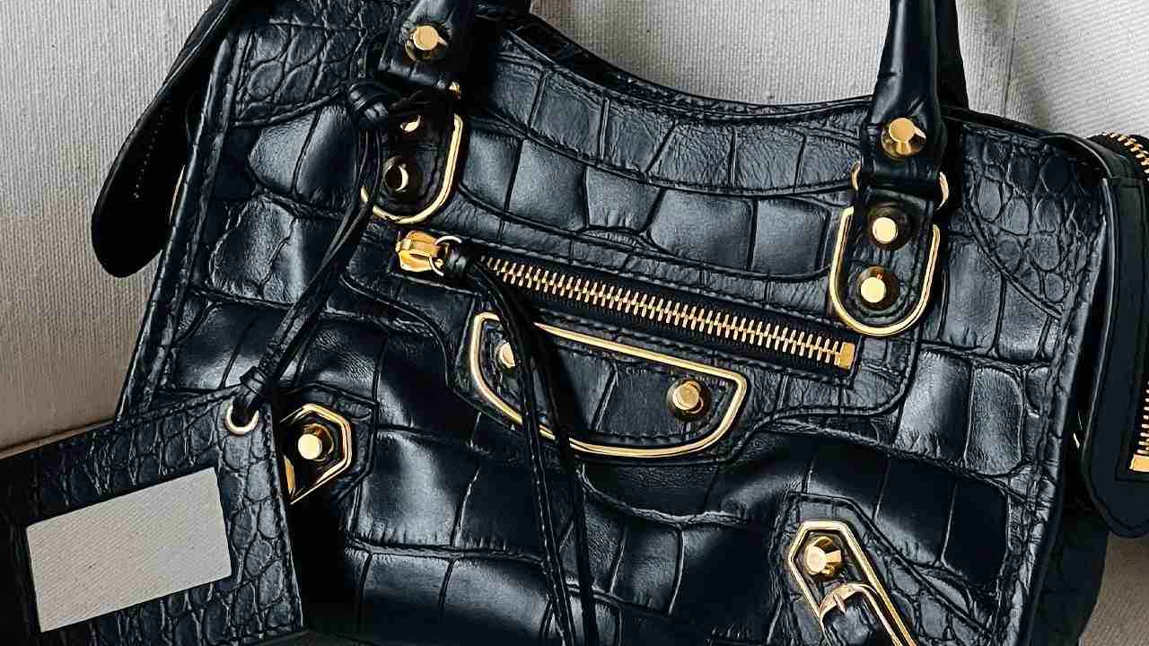 detalhes da bolsa balenciaga city.