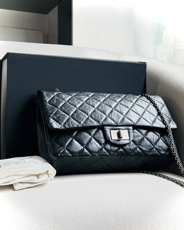 Bolsa Chanel Reissue. Clique na imagem e confira mais modelos da marca!