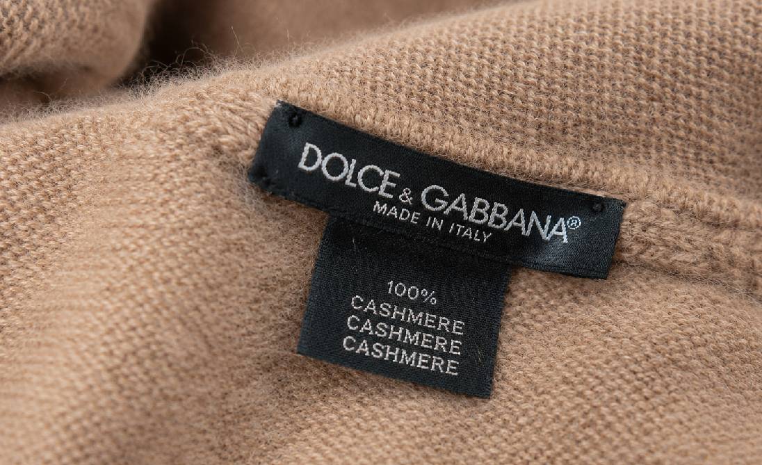 Foto de peça de cashmere da Dolce e Gabbana.