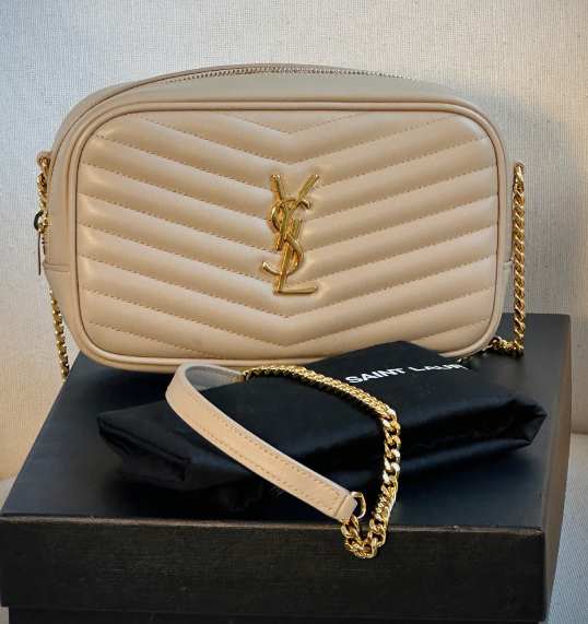 Bolsa saint laurent pequena com alça longa para primeiro investimento em acessórios de luxo 2026.
