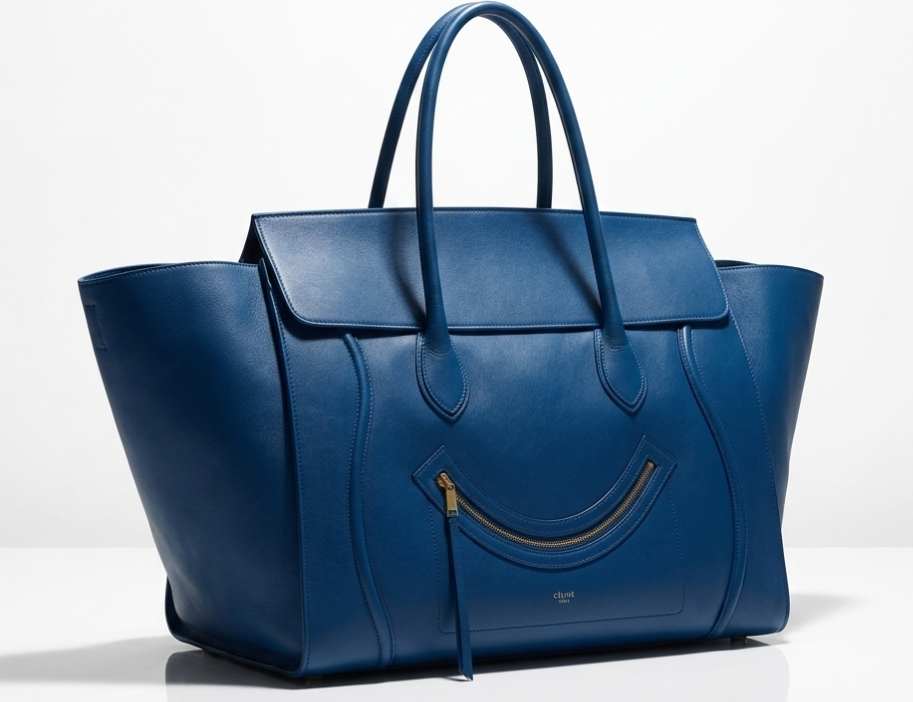 Bolsa Celine Luggage Phantom com suas características laterais expansíveis, modelo relançado pela Celine durante a direção criativa de Michael Rider.