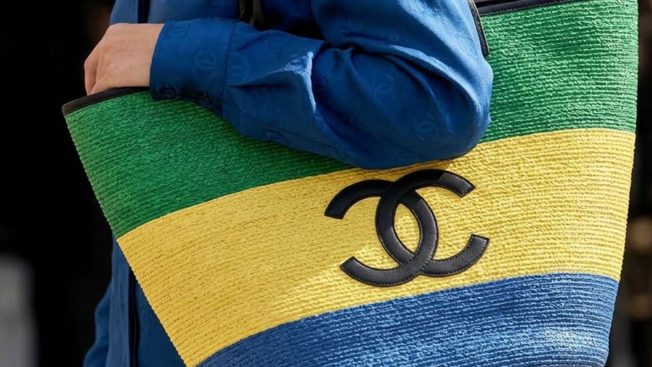 Bruna Biancardi, Carol Cabrino, Mariann Ancelotti e as WAGs da Seleção Brasileira chegam à Copa 2026 carregando bolsas Hermès, Rolex e grifes que valem milhões. Conheça o universo de luxo por trás dos bastidores do Mundial — e onde encontrar essas peças seminovas com autenticidade garantida.