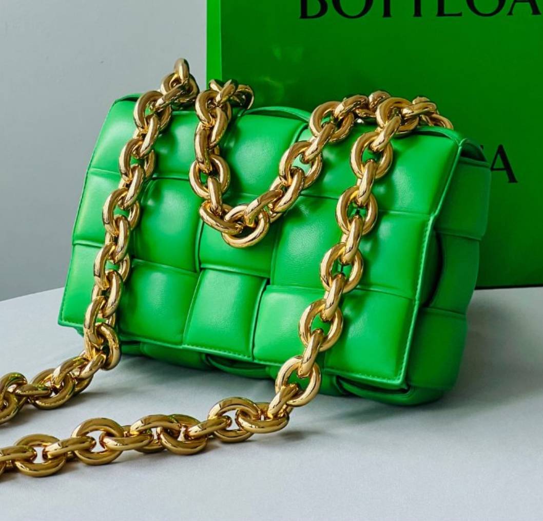Cassette da bottega veneta uma das bolsas da temporada na super sale 2026.